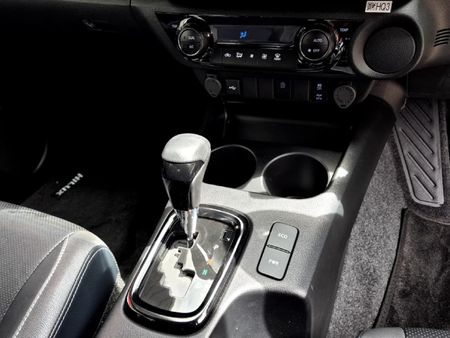 2026-Toyota-Hilux-28-GD-6-RB-Legend-RS-Auto-Double-Cab-mHev_14