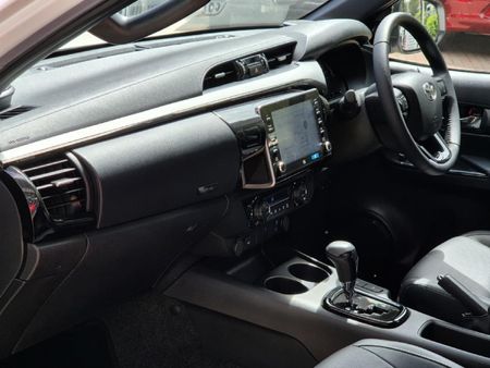 2026-Toyota-Hilux-28-GD-6-RB-Legend-RS-Auto-Double-Cab-mHev_8