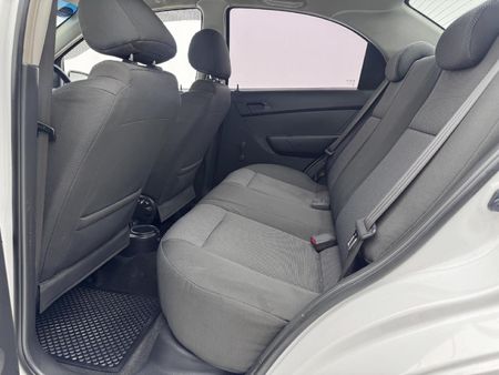 2010-Chevrolet-Aveo-16-LS_11