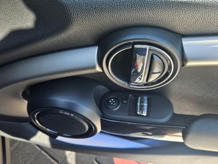2016-MINI-Hatch-Cooper-S-Auto_8