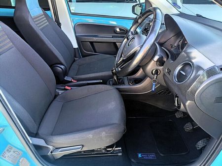 2017-Volkswagen-Up-Move-Up-10-5-dr_9