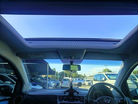 2017-Volkswagen-Up-Move-Up-10-5-dr_10