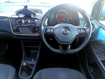 2017-Volkswagen-Up-Move-Up-10-5-dr_11