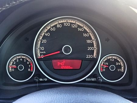 2017-Volkswagen-Up-Move-Up-10-5-dr_12
