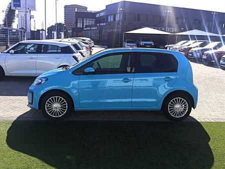 2017-Volkswagen-Up-Move-Up-10-5-dr_3