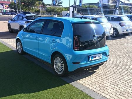 2017-Volkswagen-Up-Move-Up-10-5-dr_4