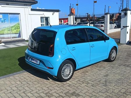 2017-Volkswagen-Up-Move-Up-10-5-dr_6