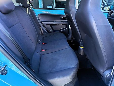 2017-Volkswagen-Up-Move-Up-10-5-dr_8