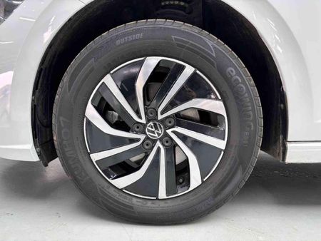2025-Volkswagen-Polo-10-TSI-Life-Auto-DSG_8