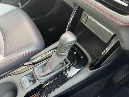2025-Toyota-Corolla-Cross-18-GR-S_12
