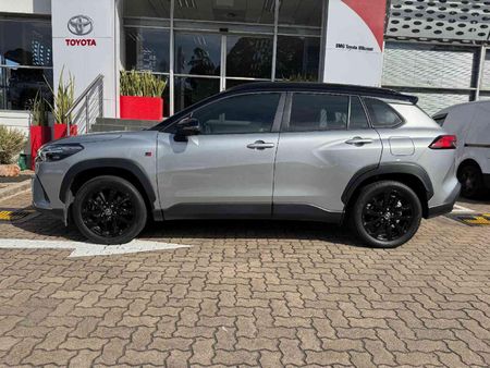 2025-Toyota-Corolla-Cross-18-GR-S_21