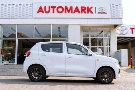 2025-Toyota-Vitz-10-XR_13