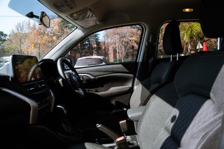 2026-Toyota-Urban-Cruiser-15-XR-Auto_8