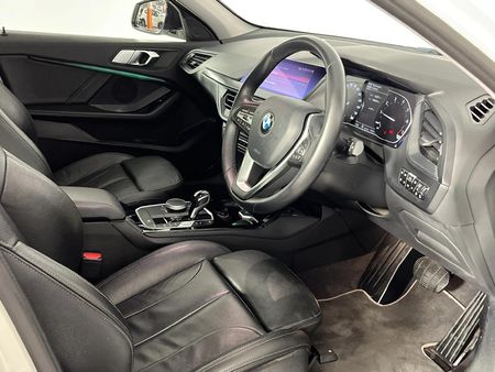 2020-BMW-1-Series-118i-Sport-Line_9