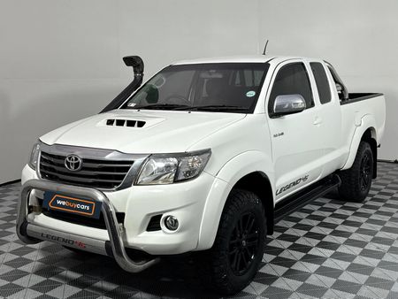 2015-Toyota-Hilux-30-D-4D-Legend-45-4x4-Xtra-Cab_0