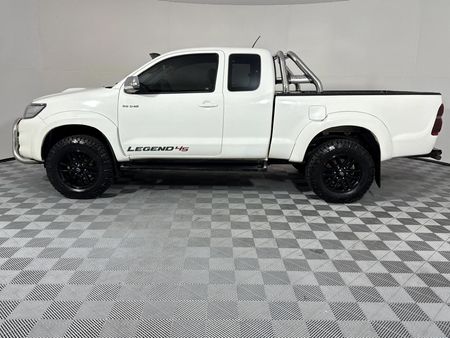 2015-Toyota-Hilux-30-D-4D-Legend-45-4x4-Xtra-Cab_14
