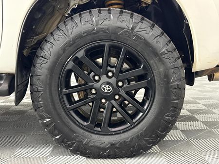2015-Toyota-Hilux-30-D-4D-Legend-45-4x4-Xtra-Cab_3