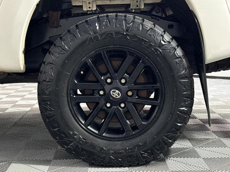 2015-Toyota-Hilux-30-D-4D-Legend-45-4x4-Xtra-Cab_4