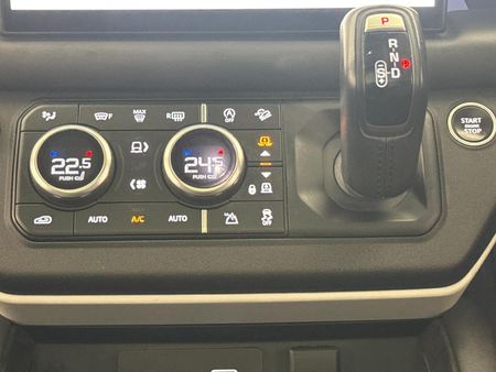 2022-Land-Rover-Defender-110-P400-HSE-294kW_10