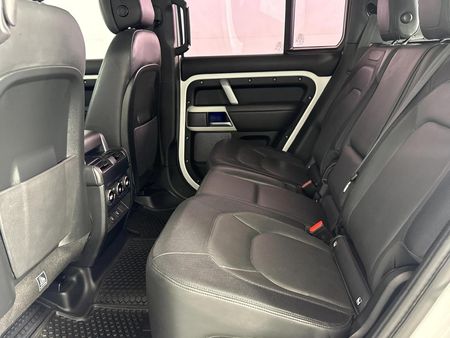 2022-Land-Rover-Defender-110-P400-HSE-294kW_3