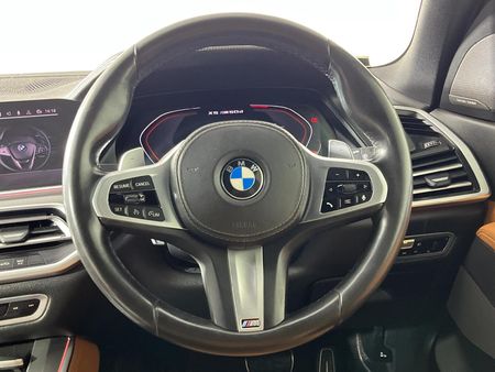 2019-BMW-X5-M50d_10
