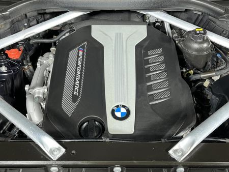 2019-BMW-X5-M50d_11