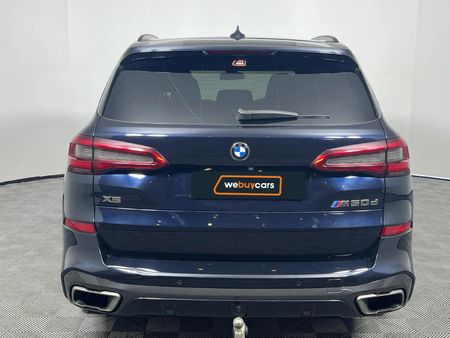2019-BMW-X5-M50d_16