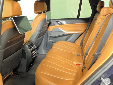 2019-BMW-X5-M50d_2