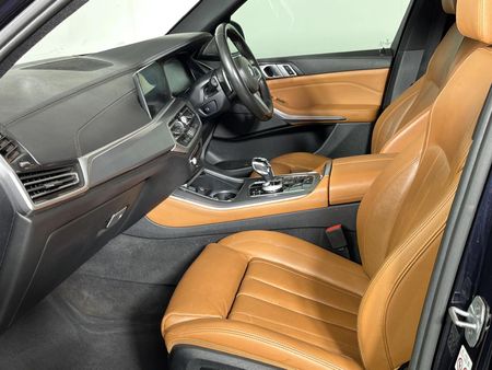 2019-BMW-X5-M50d_7