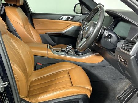 2019-BMW-X5-M50d_8