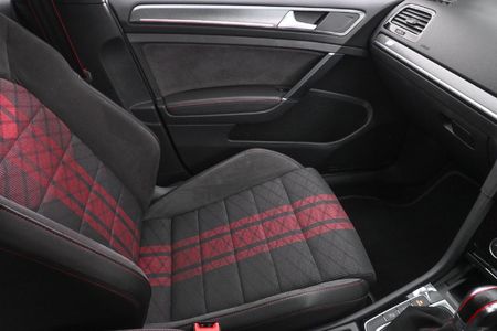 2020-Volkswagen-Golf-VII-GTI-20-TSI-Auto-TCR_10