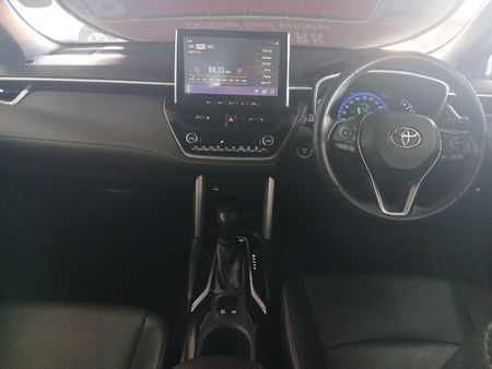 2025-Toyota-Corolla-Cross-18-XS-Hybrid_5