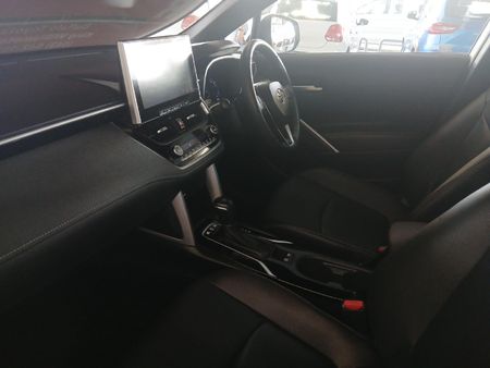 2025-Toyota-Corolla-Cross-18-XS-Hybrid_6