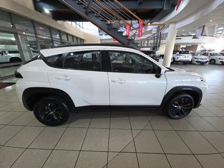2025-Toyota-Starlet-Cross-15XS-Auto_2