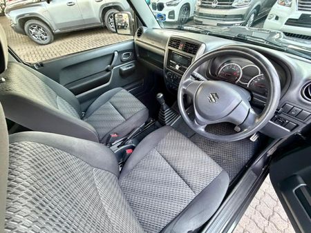 2018-Suzuki-Jimny-13_14