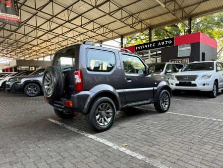 2018-Suzuki-Jimny-13_5
