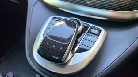 2020-Mercedes-Benz-V-Class-V-250d-Avantgarde-Auto_12