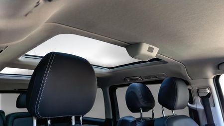 2020-Mercedes-Benz-V-Class-V-250d-Avantgarde-Auto_19