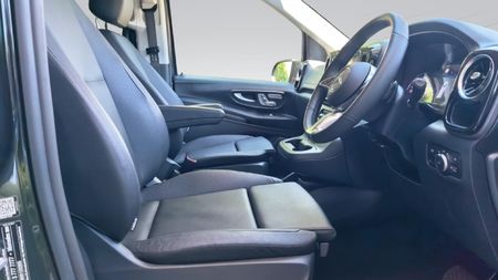 2025-Mercedes-Benz-Vito-119-20-CDI-Tourer-Select-Auto_15