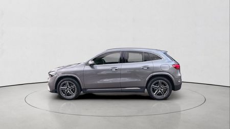 2026-Mercedes-Benz-GLA-200-Auto_9