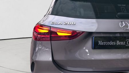 2026-Mercedes-Benz-GLA-200-Auto_18