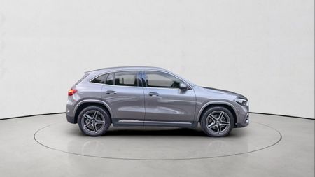 2026-Mercedes-Benz-GLA-200-Auto_2