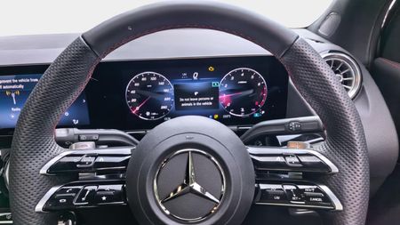 2026-Mercedes-Benz-GLA-200-Auto_5
