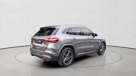 2026-Mercedes-Benz-GLA-200-Auto_7