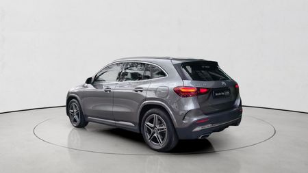 2026-Mercedes-Benz-GLA-200-Auto_8