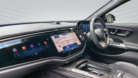 2025-Mercedes-AMG-E-Class-AMG-E53-4MHybrid_13