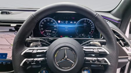 2025-Mercedes-AMG-E-Class-AMG-E53-4MHybrid_7