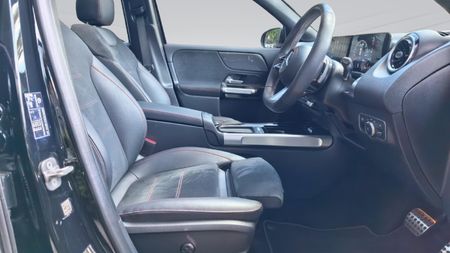 2025-Mercedes-Benz-GLB-220d-4Matic_14