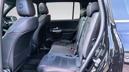 2025-Mercedes-Benz-GLB-220d-4Matic_15
