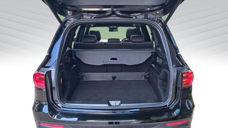 2025-Mercedes-Benz-GLB-220d-4Matic_17